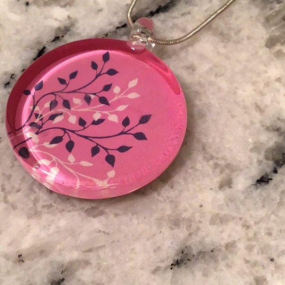 Pink flower necklace - Picture 3 of 3
